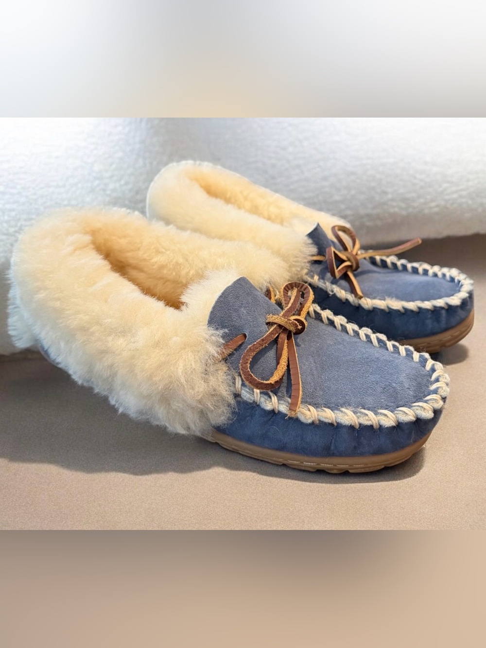 L.L. Bean Wicked Good Women’s Moccasins Blue Suede Sheepskin Lined Size 5